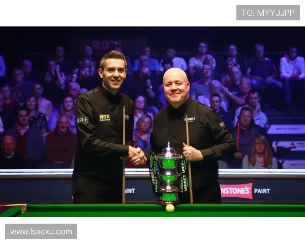 希金斯与塞尔比激战正酣比分悬念引发球迷热议 希金斯与塞尔比激战正酣比分悬念引发球迷热议