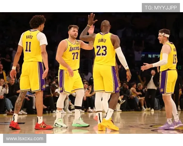 火箭队与太阳队激战三月末争夺季后赛席位的关键对决