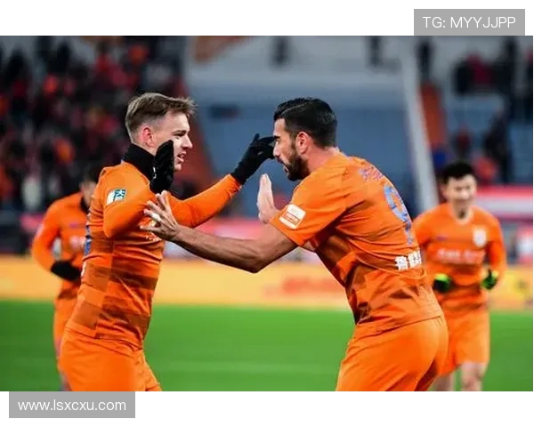 鲁能与国安激战正酣进球被吹引发争议球迷反应热烈