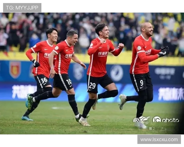 成都足球队逆袭之旅的真实记录与奋斗精神展现