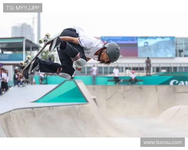 杭州滑板精英赛点评极限运动队展现卓越耐力与团队精神